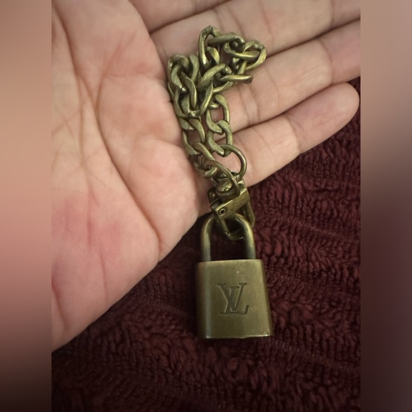 Louis Vuitton Brass Lock - Picture 4 of 11